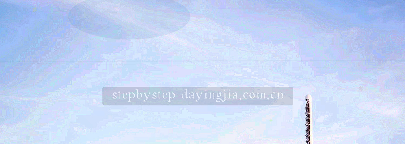 深色底上柔和的橙青渐变光斑与细网格纹理